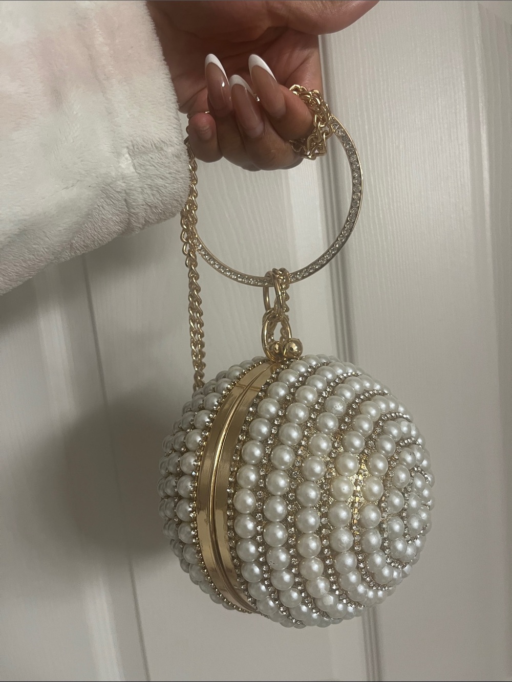 Elegant Pearl-Embellished Sphere Clutch - Gold Accents